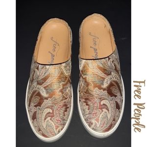 🥳HOST PICK 🥳Free People Slip-On Shoes